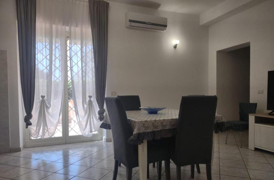 Lizzies Hus Apartamento Fiumicino Exterior foto